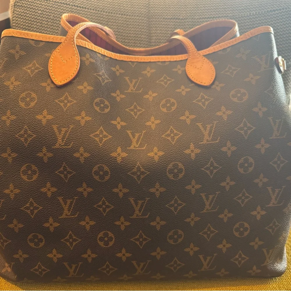 Louis Vuitton Monogram Neverfull GM Tote Bag - Picture 2 of 16